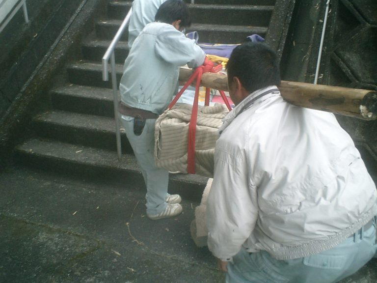 お墓の工事の行いやすい場所と行いにくい場所の違いって？ | 牧之原石材ブログ